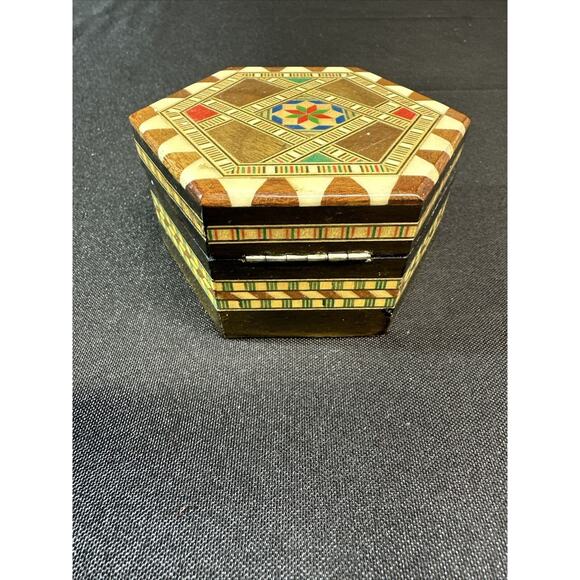 Vintage Victor Molero Inlaid Wooden Hexagon Trinket Box Hand Made In Spain - Picture 5 of 13